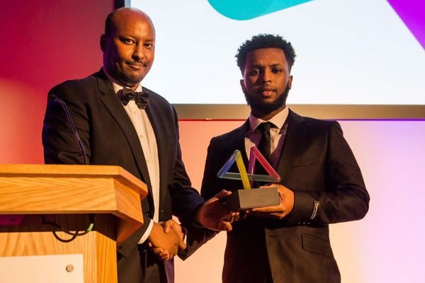 Chelsea academy player Mukhtar Ali receives an award as Somali Sportsman of the Year from Dahabshiil Chief Executive Officer Abdirashid Duale in London on March 16, 2017. PHOTO | COURTESY
